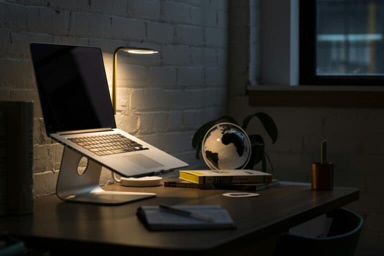 Ergonomic Lamp Max