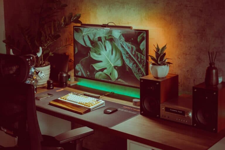 Ergonomic Speaker Max